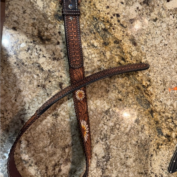 Women’s Western Tooled leather belt - Picture 2 of 5
